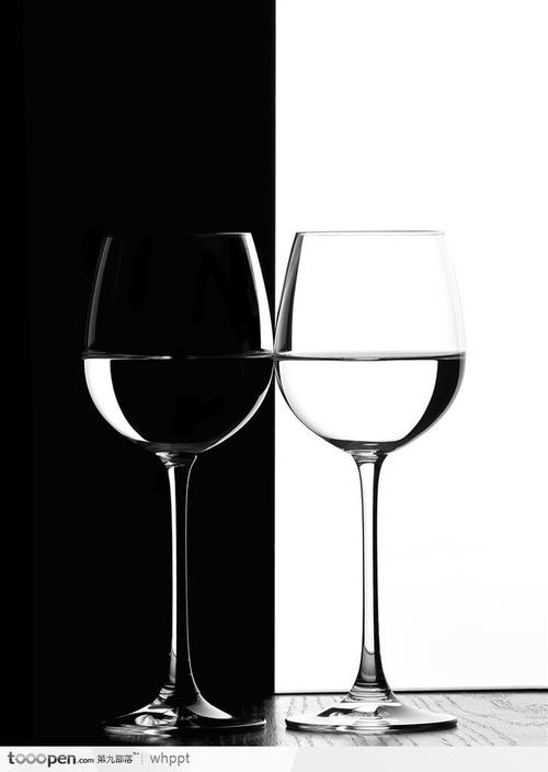 黑白对比的高脚杯生活用品图片素材